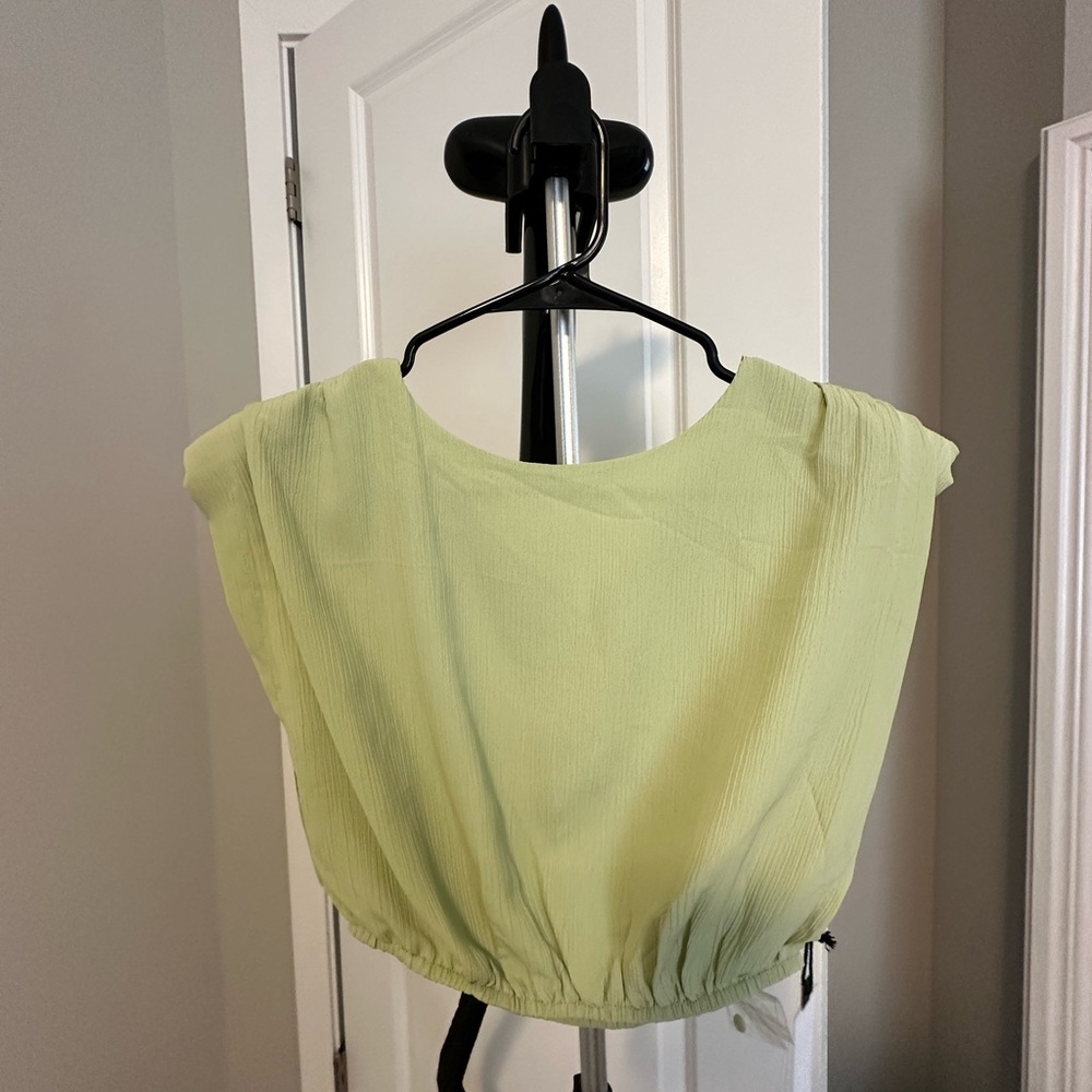 NWTs!!  Women’s Cropped Green Blouse - Astr the Label - XS